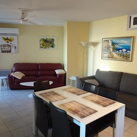 Appartement 6 Personnes Face A La Mer Cagnes-sur-Mer Luaran gambar